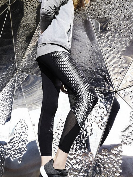 Oysho presents Digital Future, its new fitness collection inspired by a technological, futuristic aesthetic.